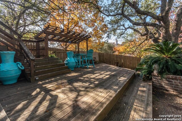Listing photo id 26 for 19539 Crystal Oak