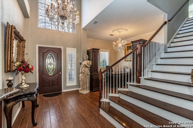 Listing photo id 2 for 19539 Crystal Oak