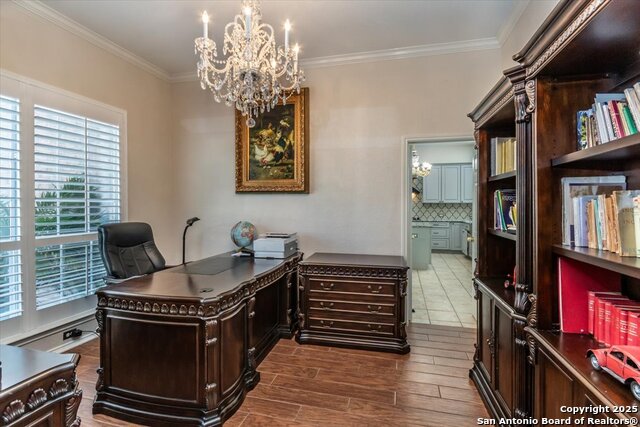 Listing photo id 3 for 19539 Crystal Oak