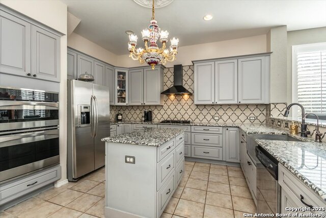 Listing photo id 4 for 19539 Crystal Oak