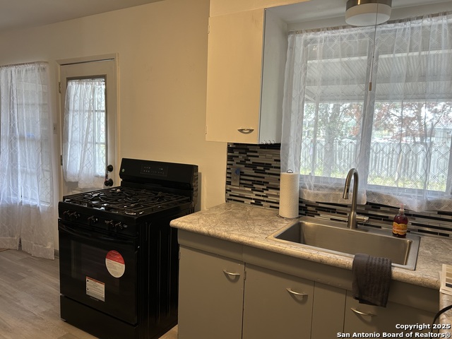 Image 5 of 13 For 215 Tansyl