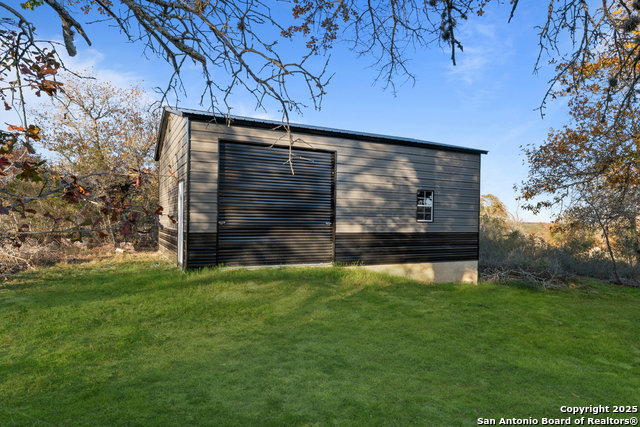 Image 32 of 40 For 225 Broken Star Trail