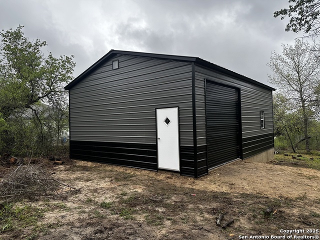 Image 33 of 40 For 225 Broken Star Trail