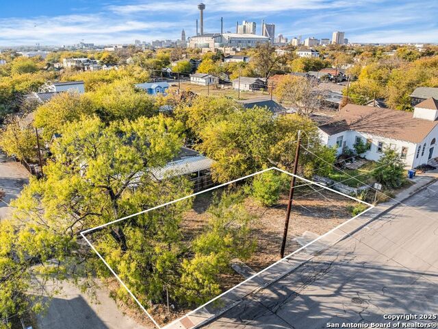 Image 4 of 16 For 815 Pine St S