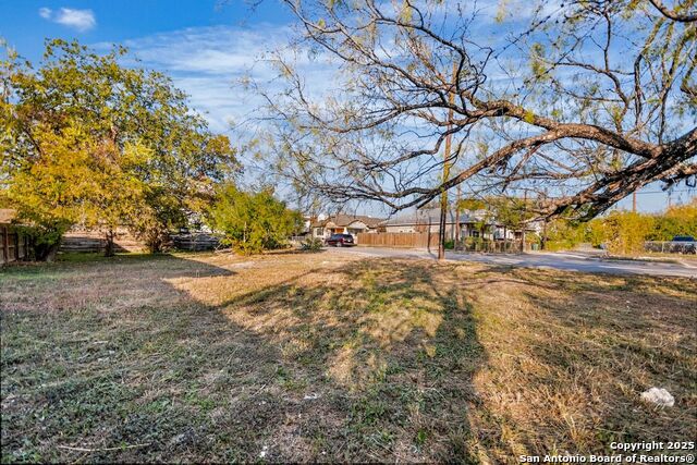 Image 5 of 16 For 815 Pine St S