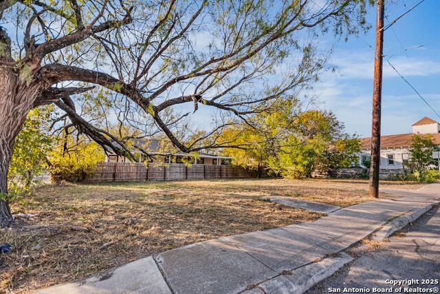 Image 7 of 16 For 815 Pine St S