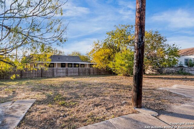 Image 9 of 16 For 815 Pine St S