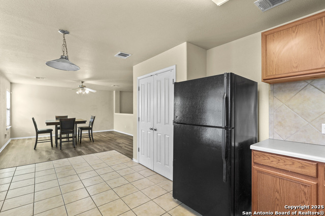 Image 9 of 22 For 4919 Sunset Bluff