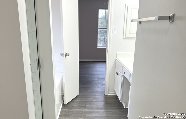 Image 5 of 21 For 8006 Avellano