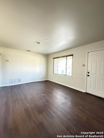 Image 4 of 15 For 426 Edna  