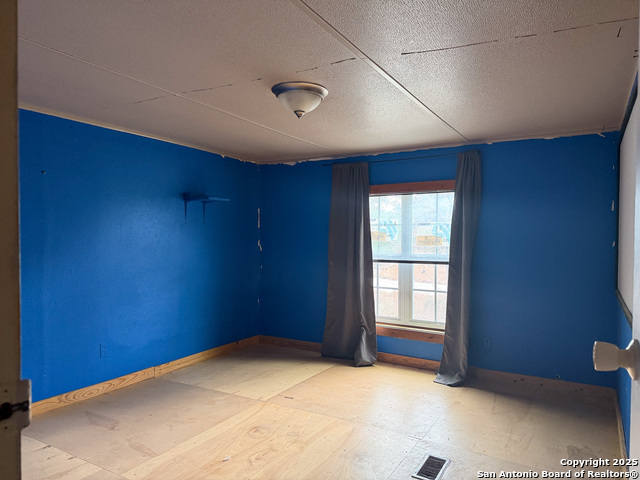 Image 9 of 13 For 473 Mills  