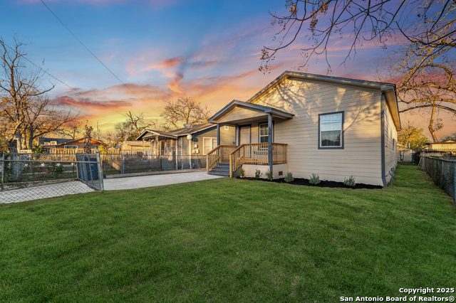 Image 3 of 24 For 406 Weinberg Ave