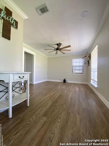 Listing photo id 5 for 606 Phelps S