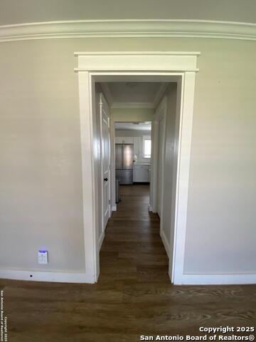 Listing photo id 6 for 606 Phelps S