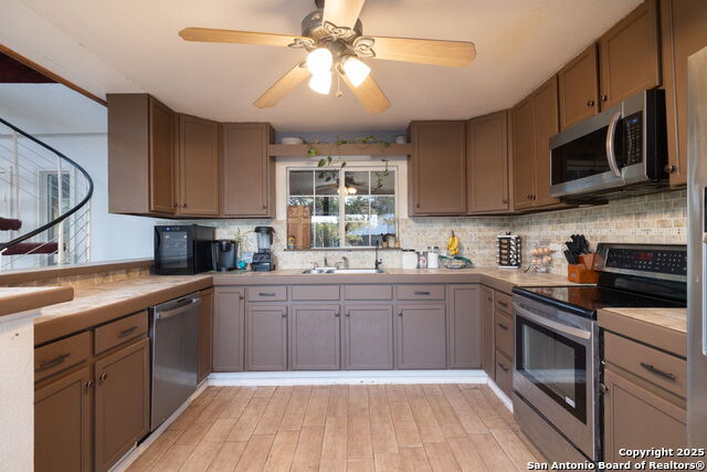 Image 15 of 43 For 411 Lake Park