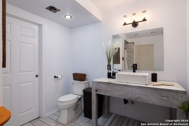 Image 21 of 43 For 411 Lake Park