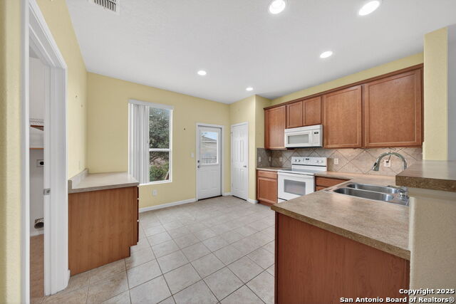 Image 11 of 30 For 9323 Fisherman Port