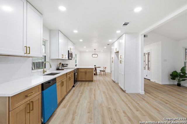 Image 11 of 36 For 6431 Red Jacket