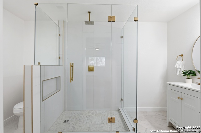 Image 19 of 36 For 6431 Red Jacket