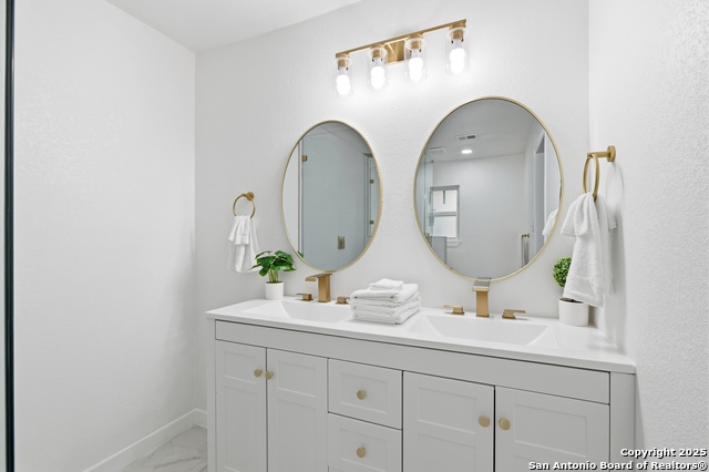 Image 20 of 36 For 6431 Red Jacket