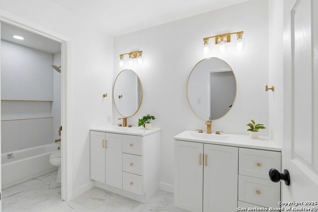 Image 21 of 36 For 6431 Red Jacket