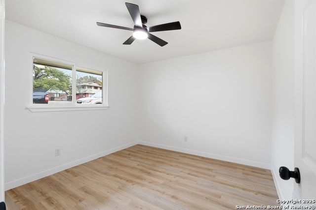 Image 24 of 36 For 6431 Red Jacket