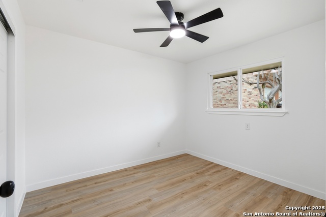 Image 25 of 36 For 6431 Red Jacket