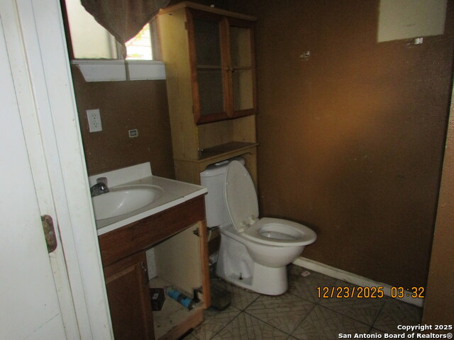 Image 15 of 27 For 415 Dorie