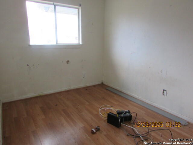 Image 16 of 27 For 415 Dorie