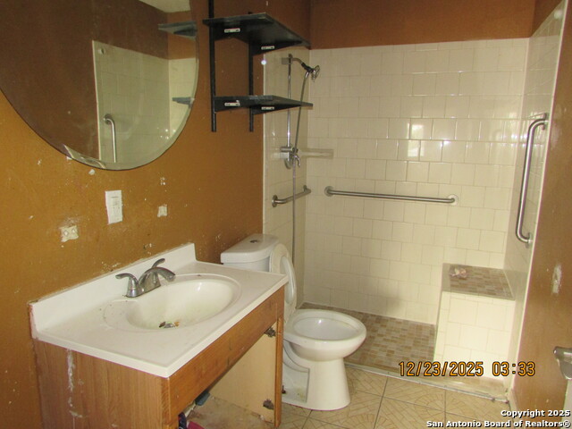 Image 18 of 27 For 415 Dorie