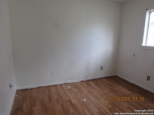 Image 20 of 27 For 415 Dorie