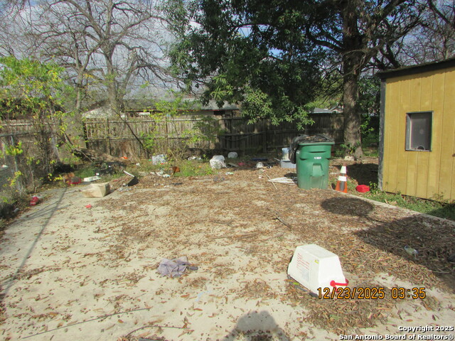 Image 24 of 27 For 415 Dorie