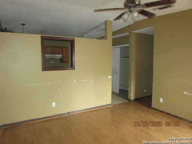 Image 5 of 27 For 415 Dorie