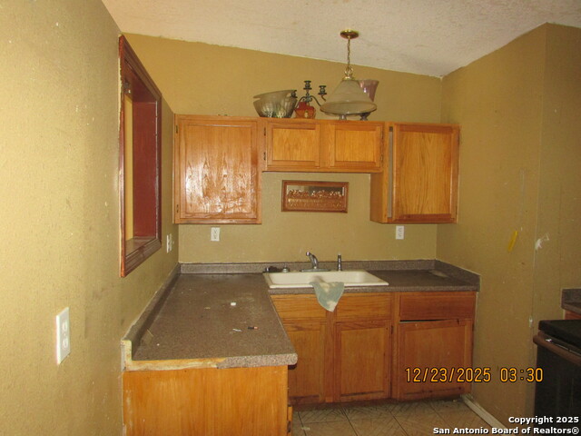 Image 6 of 27 For 415 Dorie