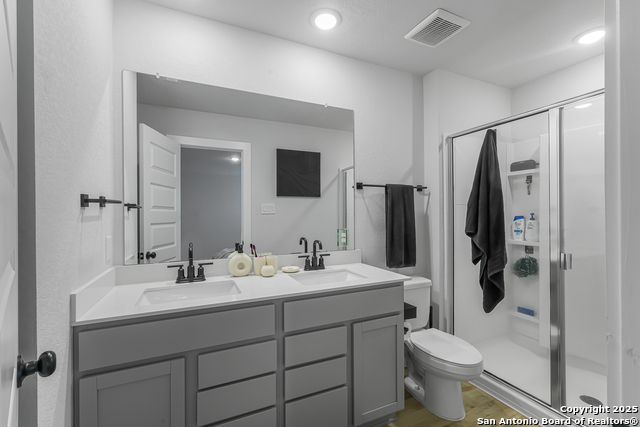 Listing photo id 11 for 5323 Franklin Hills