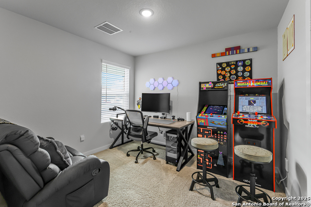 Listing photo id 14 for 5323 Franklin Hills