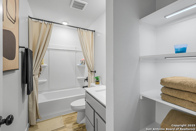 Listing photo id 15 for 5323 Franklin Hills