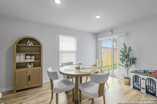 Listing photo id 16 for 5323 Franklin Hills