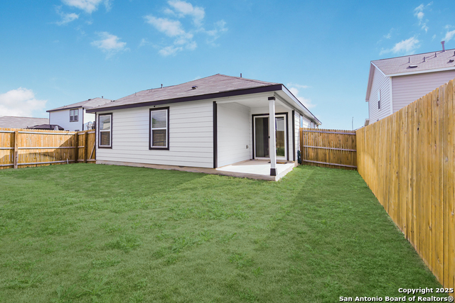 Listing photo id 17 for 5323 Franklin Hills