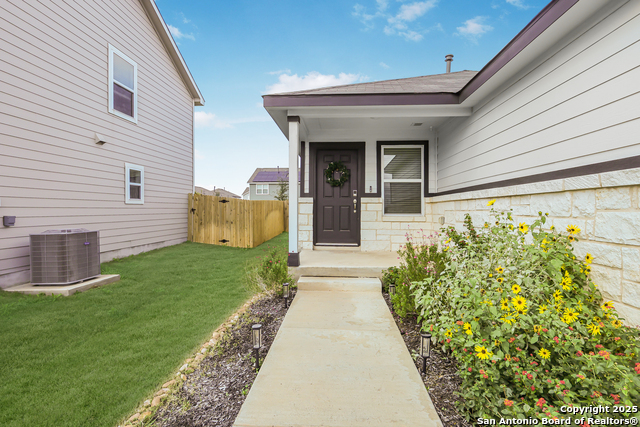 Listing photo id 3 for 5323 Franklin Hills