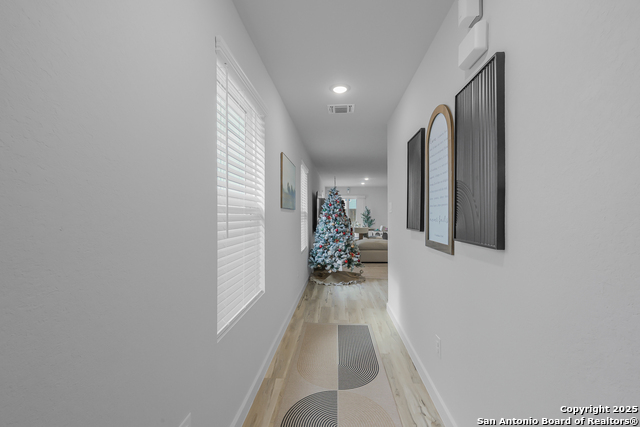 Listing photo id 4 for 5323 Franklin Hills