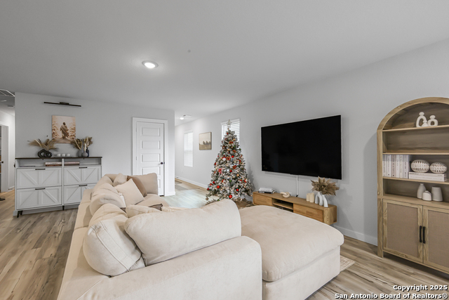 Listing photo id 6 for 5323 Franklin Hills