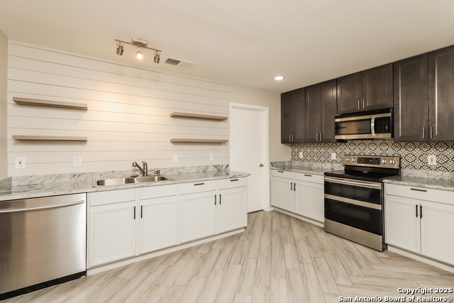 Image 2 of 15 For 11042 Stagwood Pass