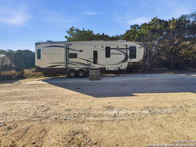 Listing photo id 12 for 9084 Fm 1283