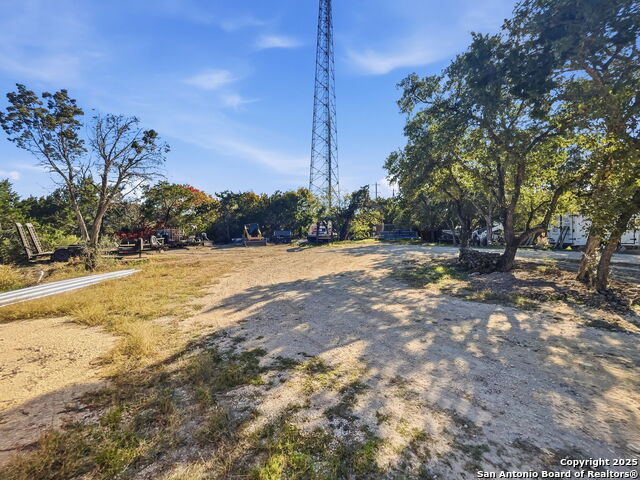 Listing photo id 15 for 9084 Fm 1283