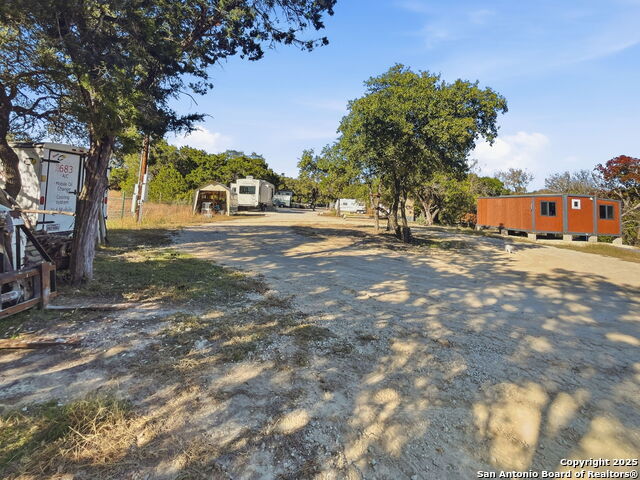 Listing photo id 16 for 9084 Fm 1283