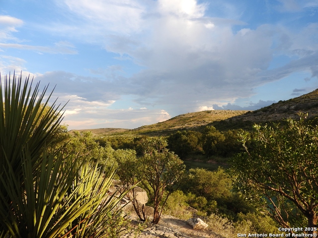 Listing photo id 2 for 2157 Blue Sage East Rd