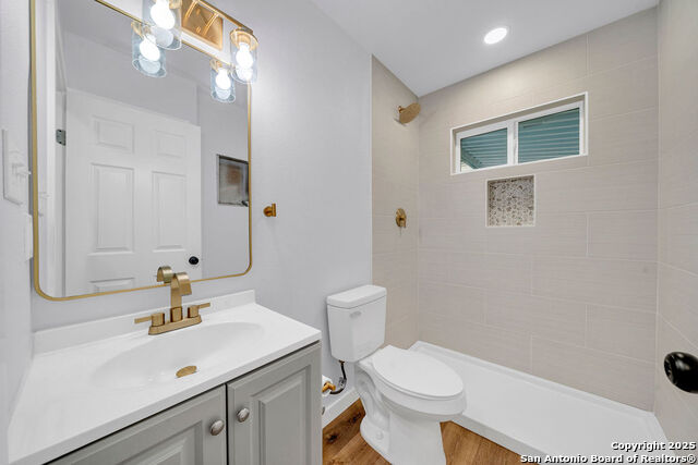 Image 16 of 28 For 215 Cunningham Ave.