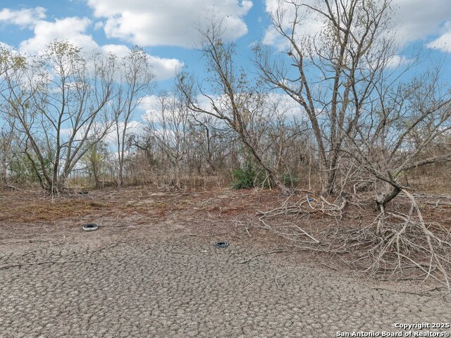 Listing photo id 10 for 10701 Fm 1625