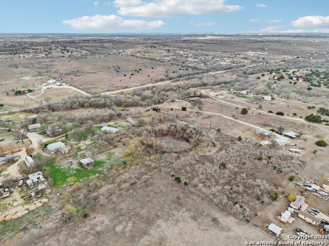 Listing photo id 28 for 10701 Fm 1625